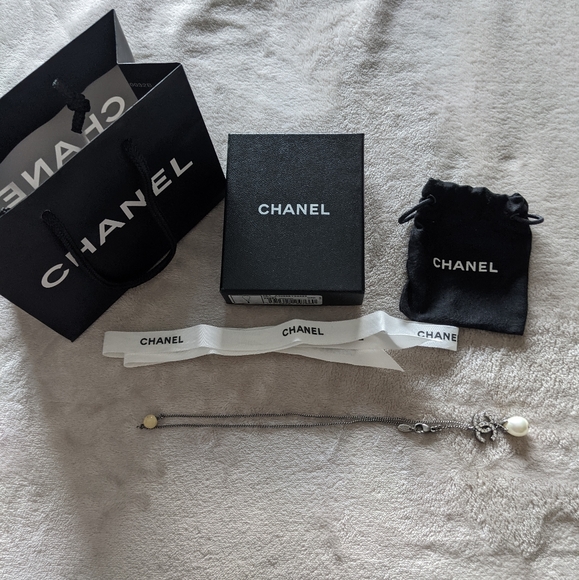 ✨ CHANEL✨ Necklace - Picture 2 of 7